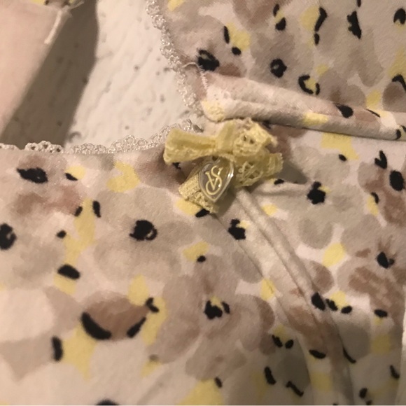 34D Victoria secret bra - Picture 4 of 5